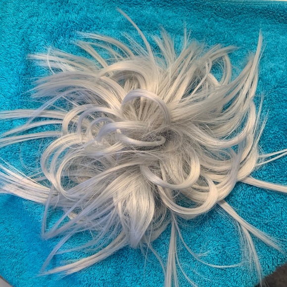 “Beauty Style Salon” - New Messy Hair Bun Platinum White  NWT - Picture 1 of 11